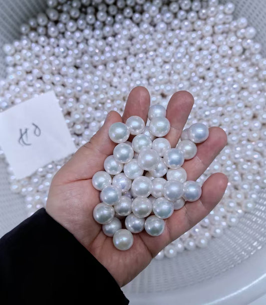 White roses (12mm+) below 12mm will be given away（There is a pearl inside a pearl clam）