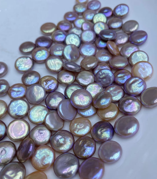 Button pearl clams (each clam contains 2-6 button pearls and one freshwater Edison pearl). If there are less than 2 button pearls, please open another one for free