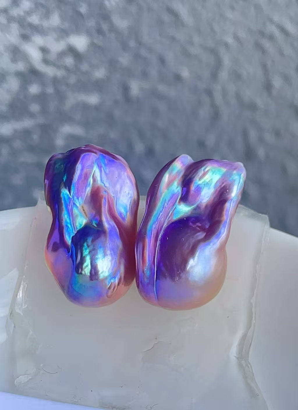 Purple Devil Baroque Pearl Clam (1-2 Baroque pearls+1 Edison pearl in one clam)