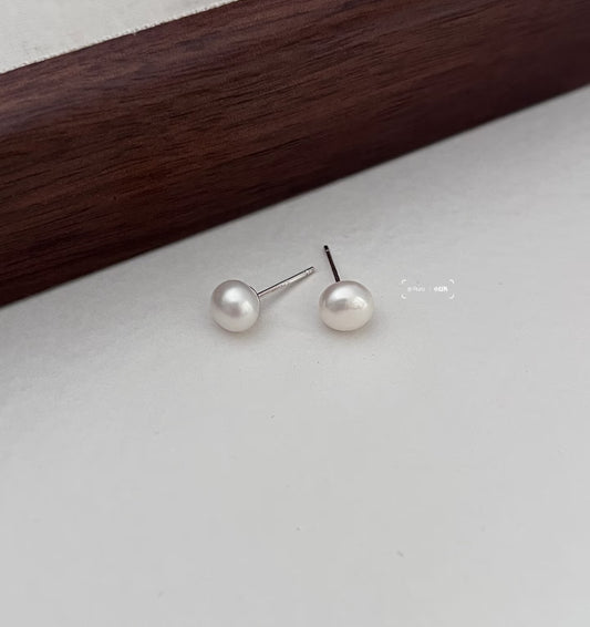 Welfare Pearl Earrings (Follow Welfare/Guess Size/Guess Color)